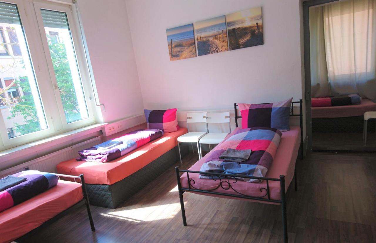 Nest City - Not A Hotel, Private Room With Shared Showers, No Parking, Breakfast, Or Kitchen, Towels Available For A Fee, Check-In 4 Pm To 11 Pm Констанц Экстерьер фото