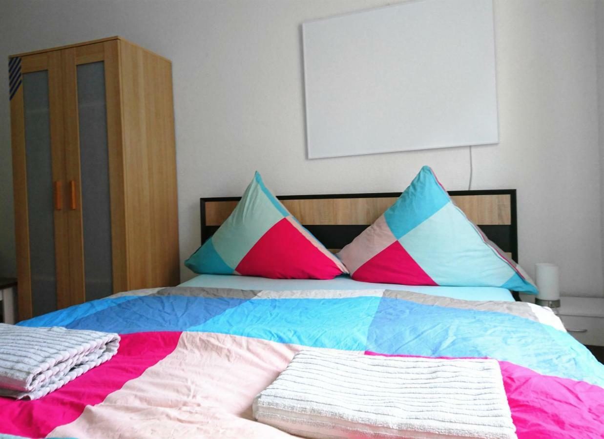 Nest City - Not A Hotel, Private Room With Shared Showers, No Parking, Breakfast, Or Kitchen, Towels Available For A Fee, Check-In 4 Pm To 11 Pm Констанц Экстерьер фото